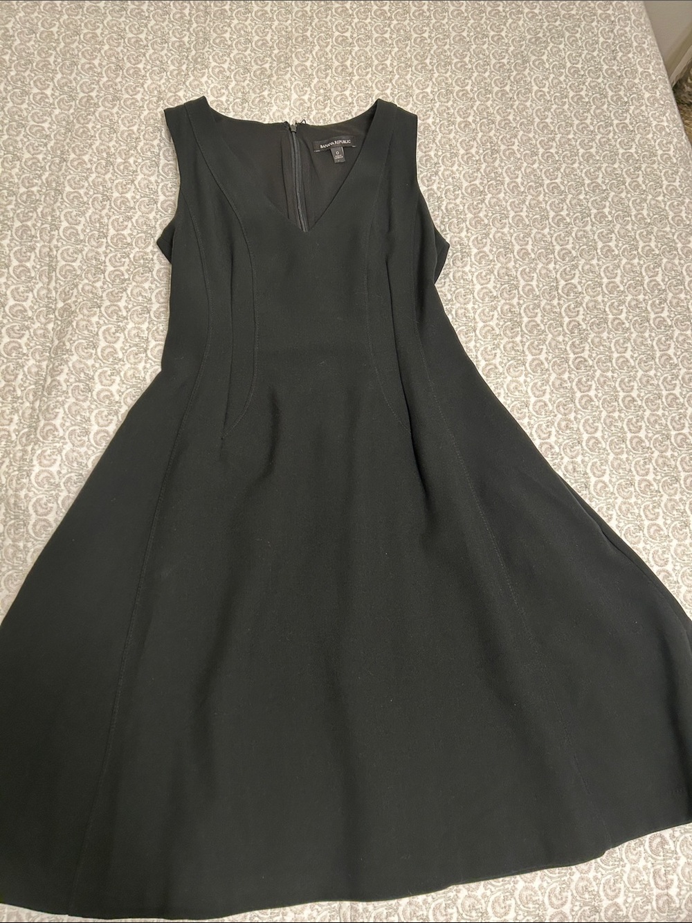 Banana Republic Black V-Neck Sleeveless Fit-and-Flare Midi Dress